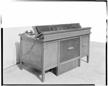 Magunden Switching Station - Telephone desk for Magunden