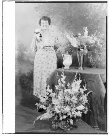 Vera Ennis gets her 25 year button