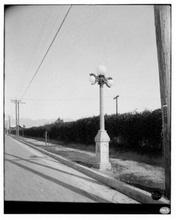 L1.2 - Lighting, streets - Ornamental streetlight post