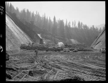 Big Creek - Mammoth Pool - Rock toe fill operation
