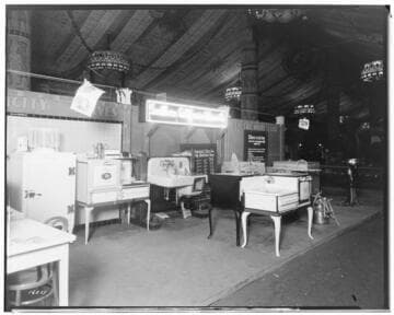 D2.4 - Displays, Fairs