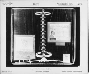 D2.3 - Displays, Window - Third Street, window