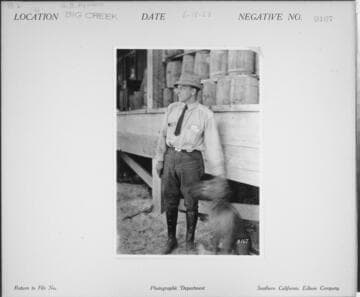 P1.2 - Portraits, misc. - H. B. Howard