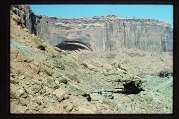 Down to cave in Horsethief Canyon