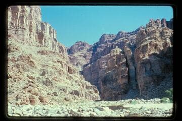 Side Canyon, Mile 210.7, right bank, head rapid no. 5