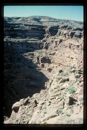 Drop at head of Horsethief Canyon