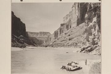 The three outboards pulled in just above the salt canyon at Kwagunt Rapid