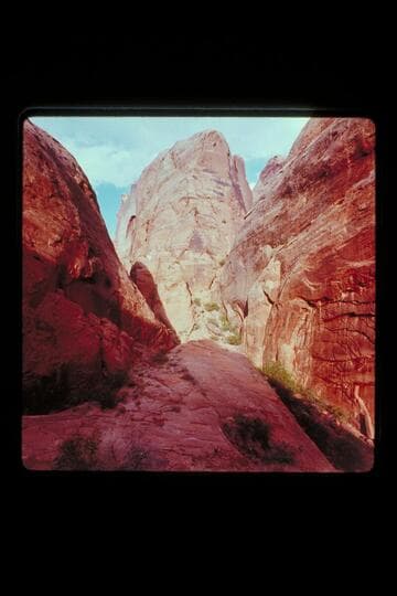 Ledge trail, joint north of Anasazi Canyon