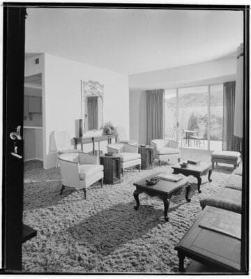 Seven Lakes model house #1