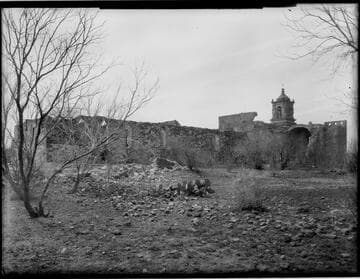 San José y San Miguel de Aguayo. Side view