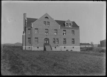 Unidentified building at the University of Nevada, Reno