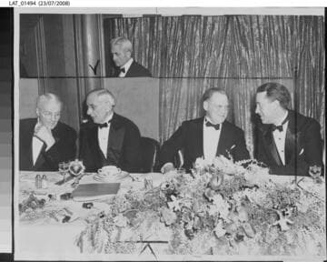 Harry Chandler with others at Lincoln Club dinner