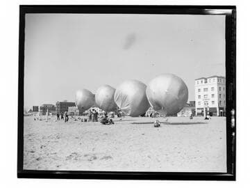 Preparations for the International Coconut Balloon Derby Contest, Venice