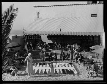 Giant backgammon game, Santa Monica