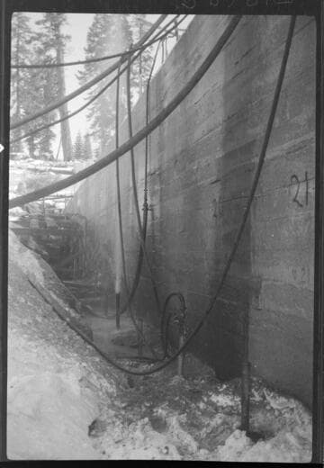 Cleaning grout holes East end of Dam 2