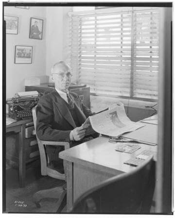 L1.1 - Lighting, misc. - Newspaper