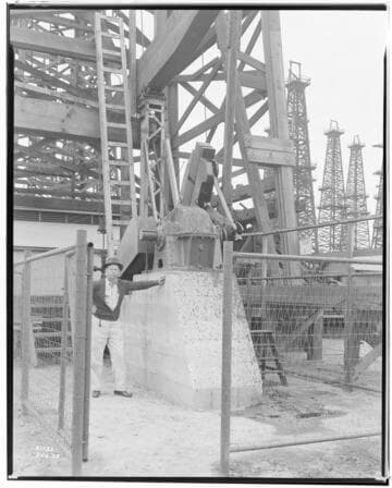 O1 - Oil Wells & Equipment - Electric Oil Pump at Italo Petroleum Co