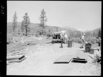 Big Creek - Mammoth Pool - Helicopter loading supplies