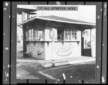 The first Carl's hamburger/hot-dog stand