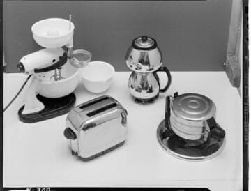 Appliances group for April 1940 Electric Times back page