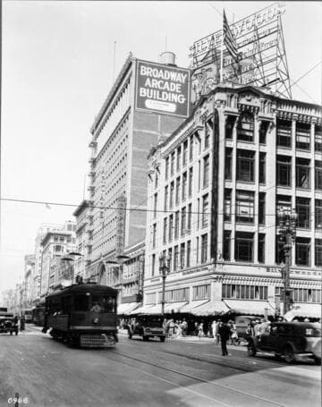 Broadway North to 6th St., Silverwoods Corner,  1928