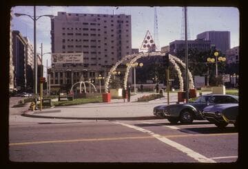 5th and Hill Streets, Christmas time