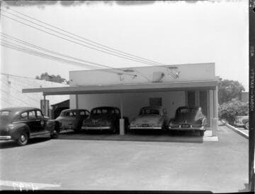 Carport with parked cars behind Edison local office