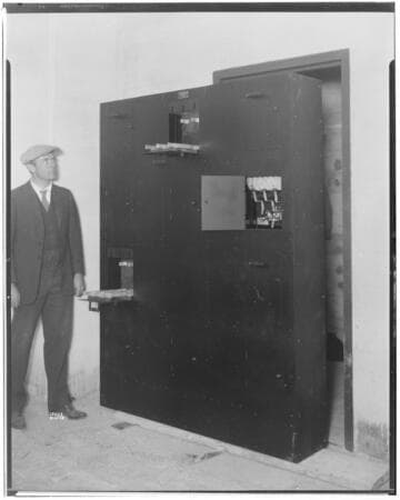 Long Beach Steam Station, Plant #3 - Switchboard for turbo basement?